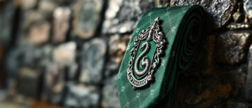 découvrez tout sur la cravate serpentard, symbole emblématique de la maison de poudlard. explorez son histoire, son design unique et son rôle dans l'univers magique de harry potter. que vous soyez un fan inconditionnel ou simplement curieux, plongez dans l'univers fascinant de la cravate serpentard.