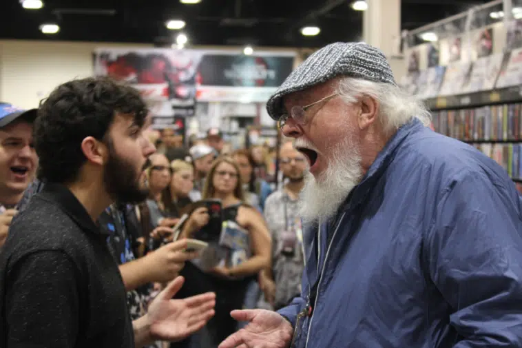 Un fan a osé confronter George RR Martin sur son livre "Les Vents d'Hiver"
