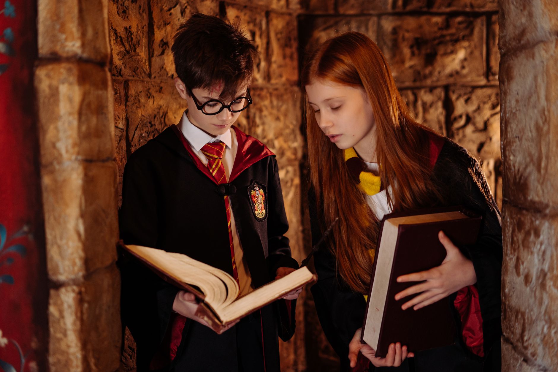 découvrez tout ce qu'il faut savoir sur la maison poufsouffle dans l'univers de harry potter : origines, valeurs, personnages emblématiques et secrets dévoilés pour les vrais fans !
