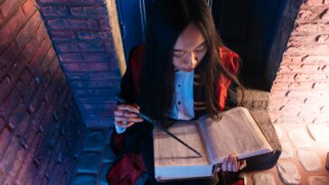 Tout savoir sur les robes de sorcier : histoire et styles